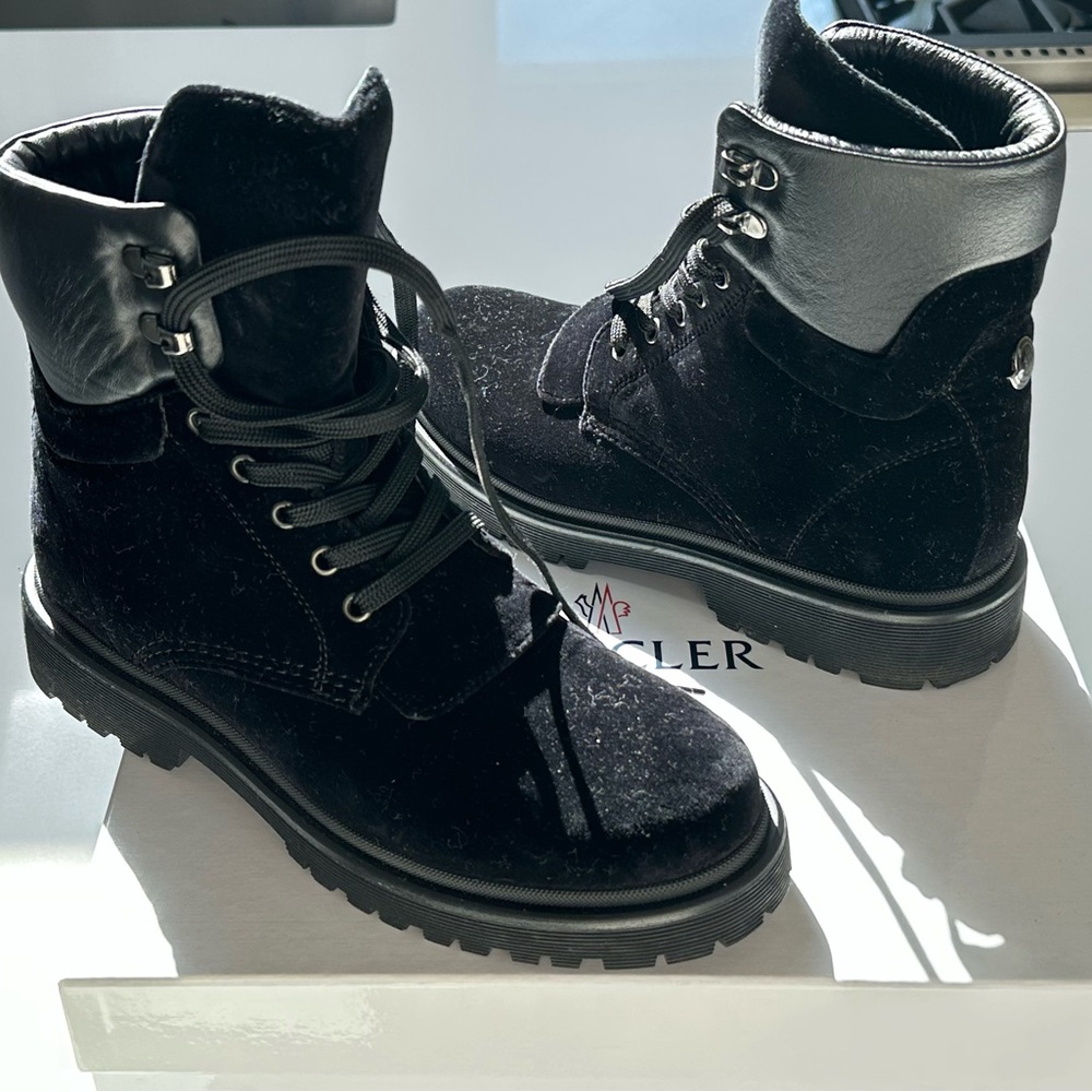 Moncler Women’s Ankle Hunter Boot Black Leather Velvet Patty Scarpa Size 38